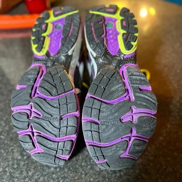 Brooks Ravena 6. Good condition. Size 9.5 - Picture 5 of 6